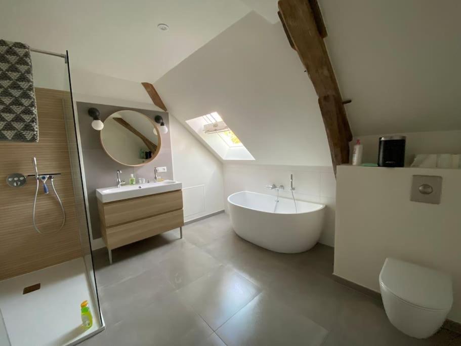 Maison Leocha Sablons-sur-Huisne Bagian luar foto