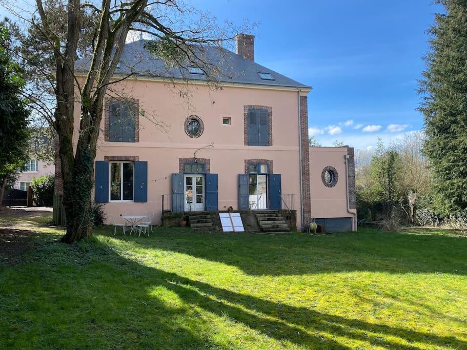 Maison Leocha Sablons-sur-Huisne Bagian luar foto